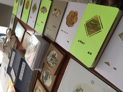 快訊 | 文化搭臺(tái),校企攜手,中國歷代書畫精品公益巡展(莫愁中專站)盛大開幕,相關(guān)文創(chuàng)衍生品同步亮相